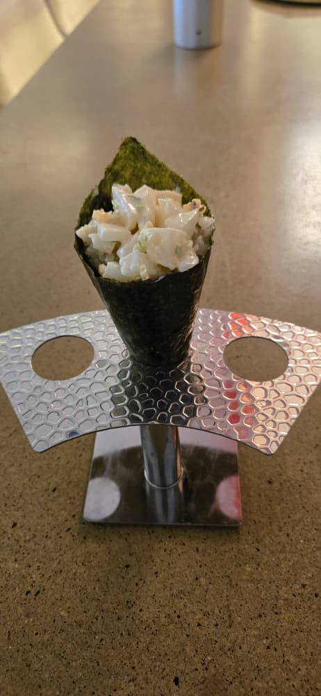 Spicy scallop Hand roll
